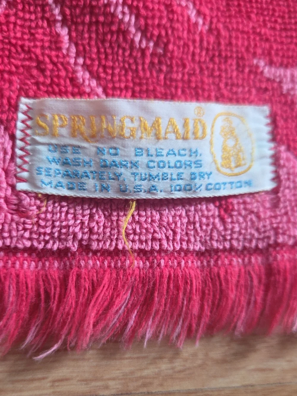 Vintage 1970's Springmaid Pink Jacquard Bath Towel